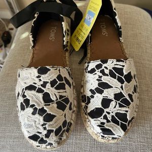 NWT TOMS Ankle Wrap Espadrilles Size 6.5
